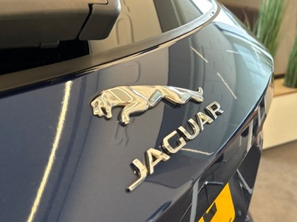 2021 (21) JAGUAR F-PACE 2.0 D200 R-Dynamic SE 5dr Auto AWD