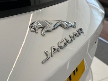2022 (22) JAGUAR F-PACE 2.0 D200 R-Dynamic S 5dr Auto AWD