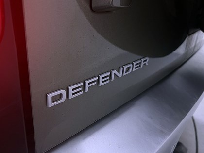 2021 (21) LAND ROVER DEFENDER 3.0 D250 SE 110 5dr Auto